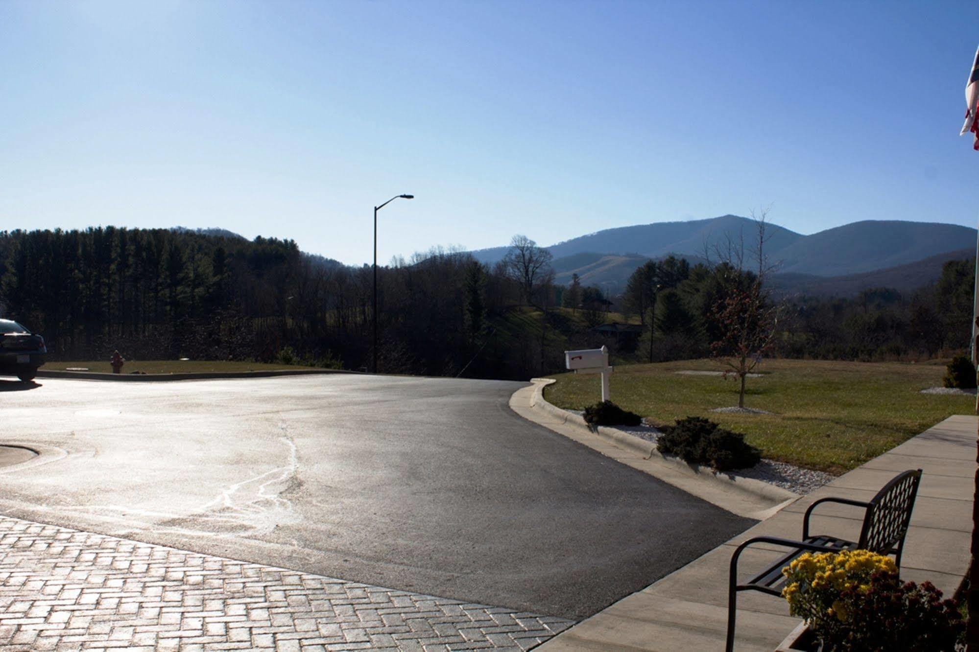 Holiday Inn Express West Jefferson, An Ihg Hotel Exterior photo